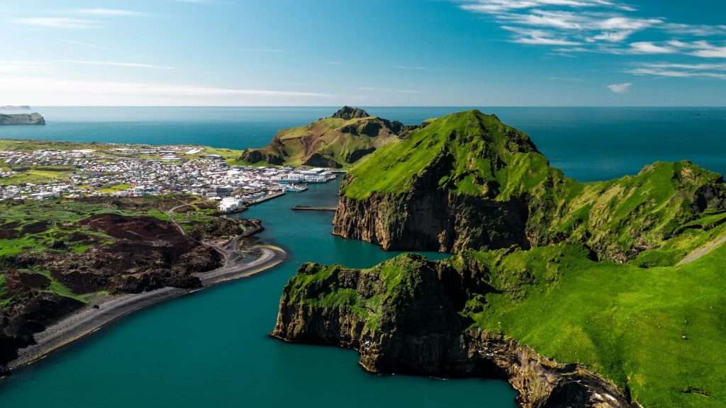Private tour to Westman Islands with extra waterfall visit - Private transfer from Keflavík Airport/Reykjavík to Westman Islands